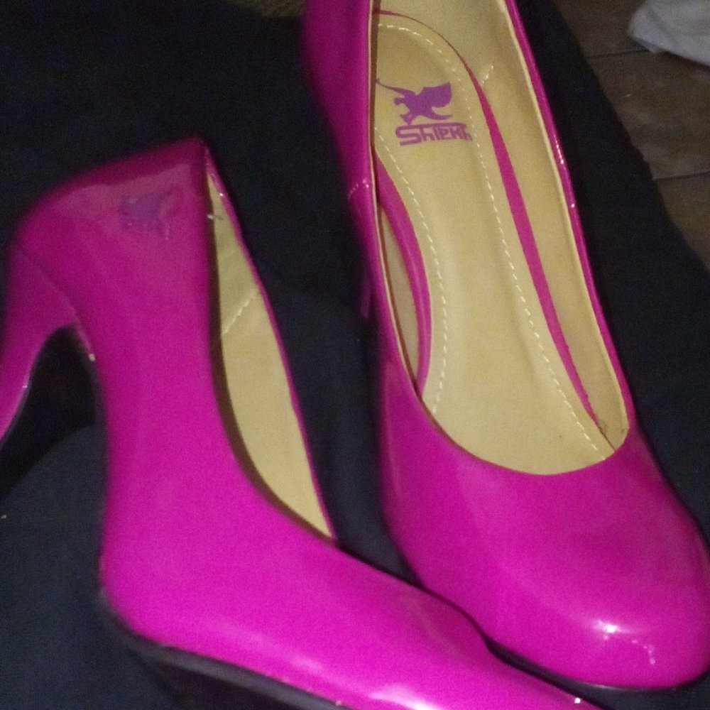 Shiekh hot pink pumps